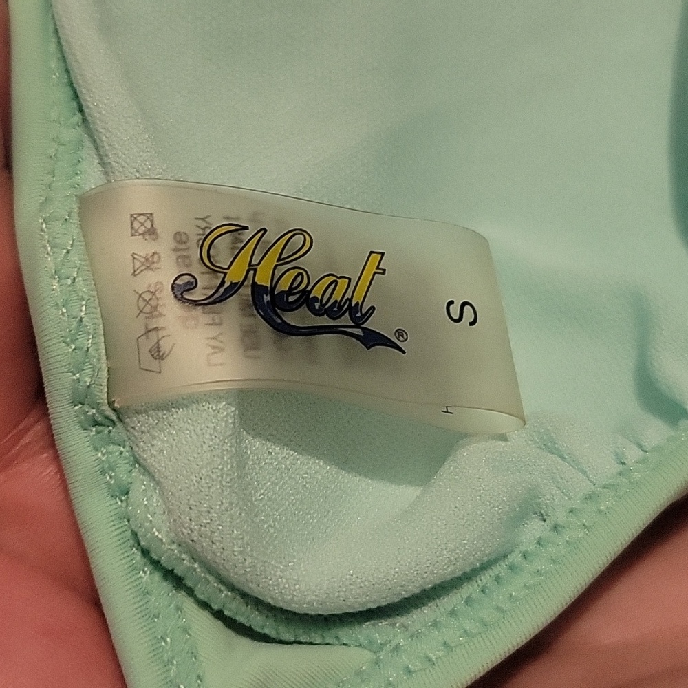 💙NWOT SEAFOAM TRIANGLE SWIM TOP - Picture 3 of 4
